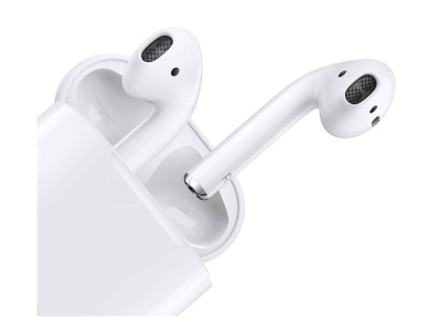 Apple : AIRPODS avec CHARGING CASE