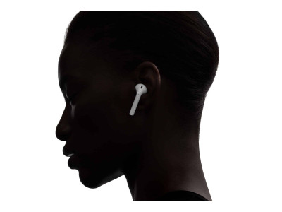 Apple : AIRPODS avec CHARGING CASE