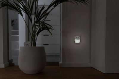ANSMANN Lampe d'orientation à LED NL15AC, 2x port USB, blanc